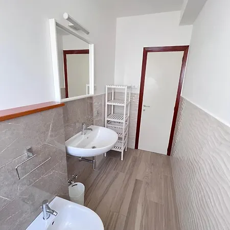 Quadrilo Mauro, Cielo Terra Con Terrazza Vista Mare Tatil Evi Marcelli